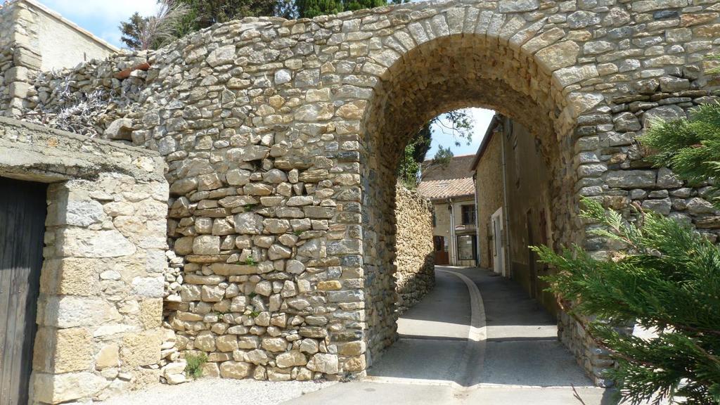 Ecurie De Cucugnan Bed & Breakfast Exterior photo